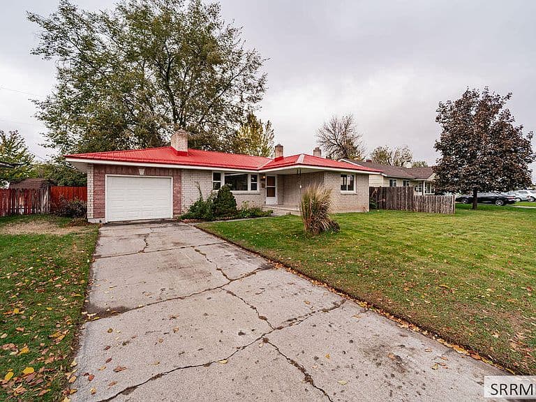 1300 Bower Dr photo 4