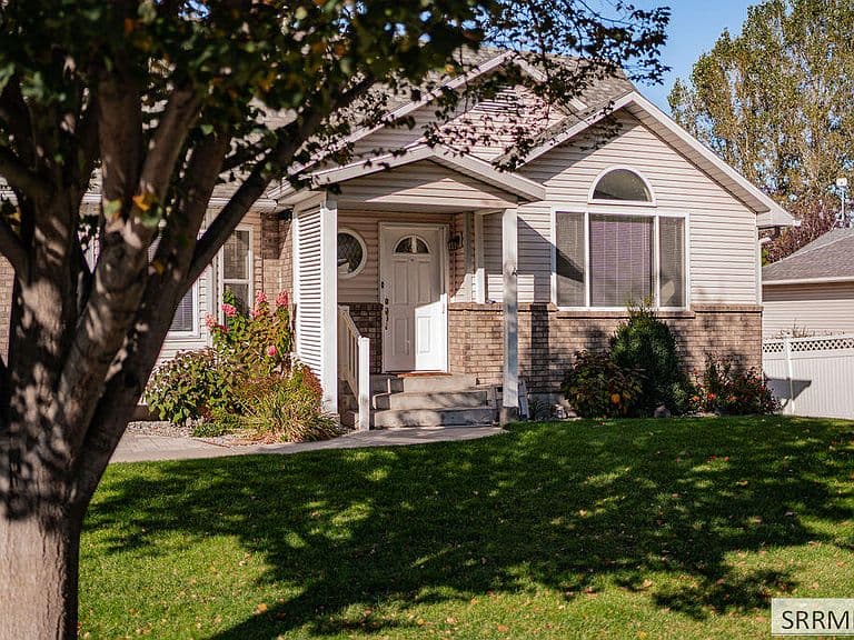 990 Hillview Dr photo 5