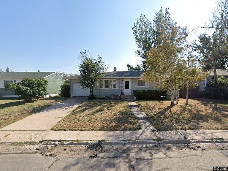 4021 E 6th St photo 1