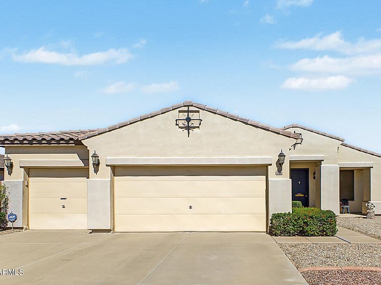 2498 E ERIE Court photo 3