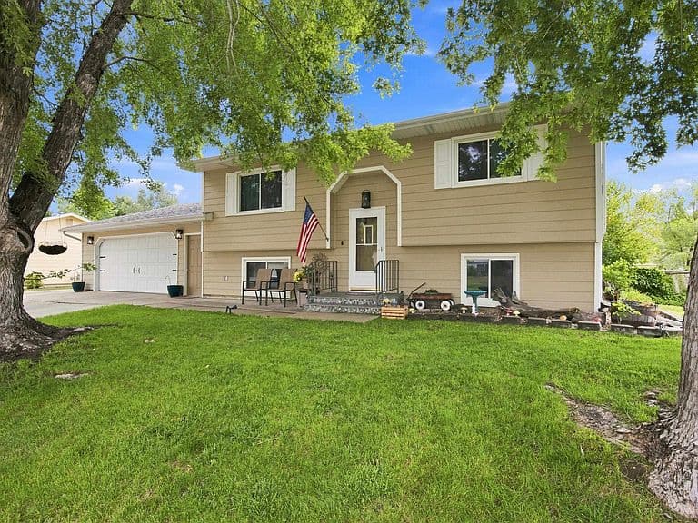 3708 Redwood St photo 1