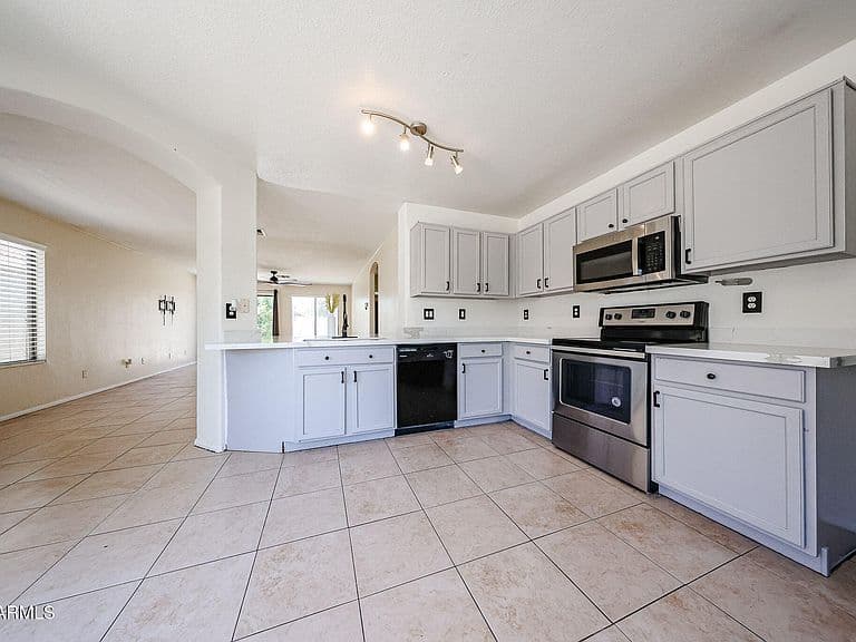 1098 E NARDINI Street photo 4