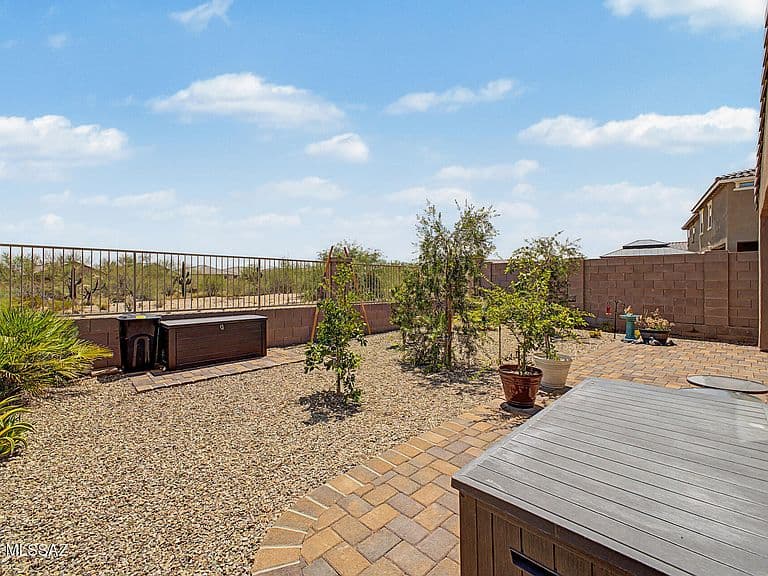 871 W Calle Lindo Clavel photo 3