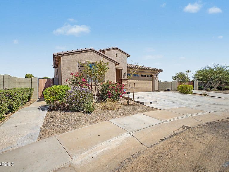496 E DIAMOND Drive photo 3