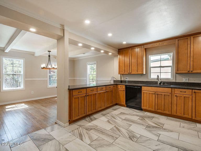 847 W Clubhouse Dr photo 4