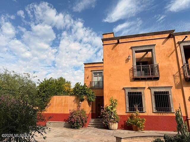 181 S Avenida Del Sembrador photo 1