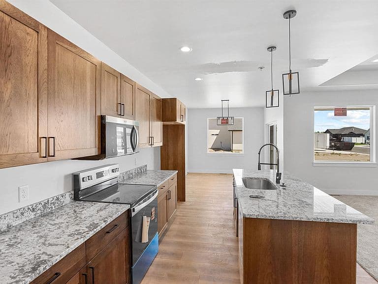 1504 Belle Dr photo 4