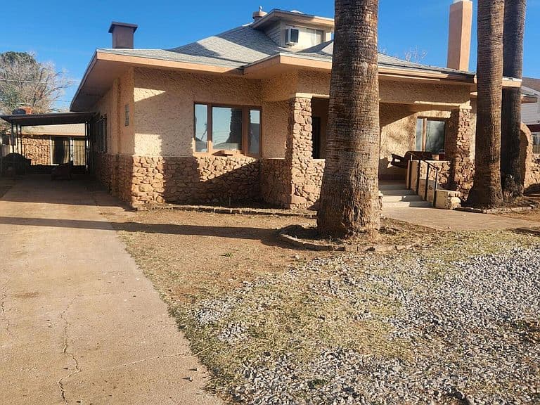 1228 E 9th St photo 2