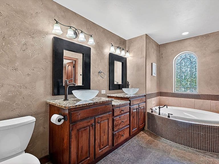 1575 Huntington Dr photo 4