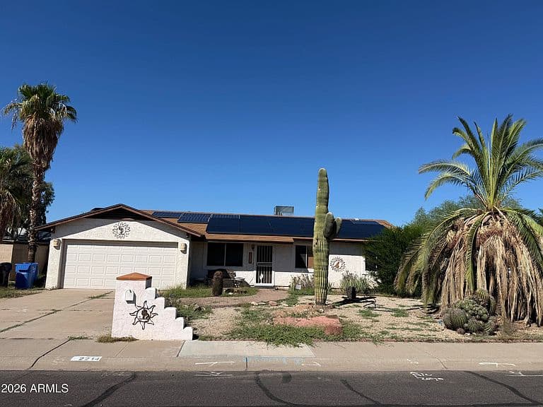 2214 W BEHREND Drive photo 2