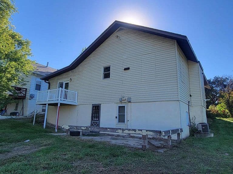 405 E 3rd St photo 2