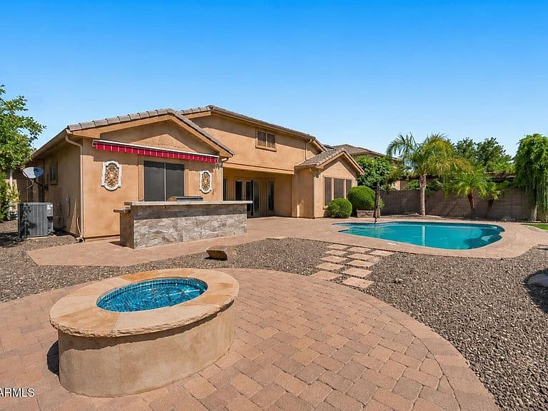 3010 N SUMMER Lane photo 2