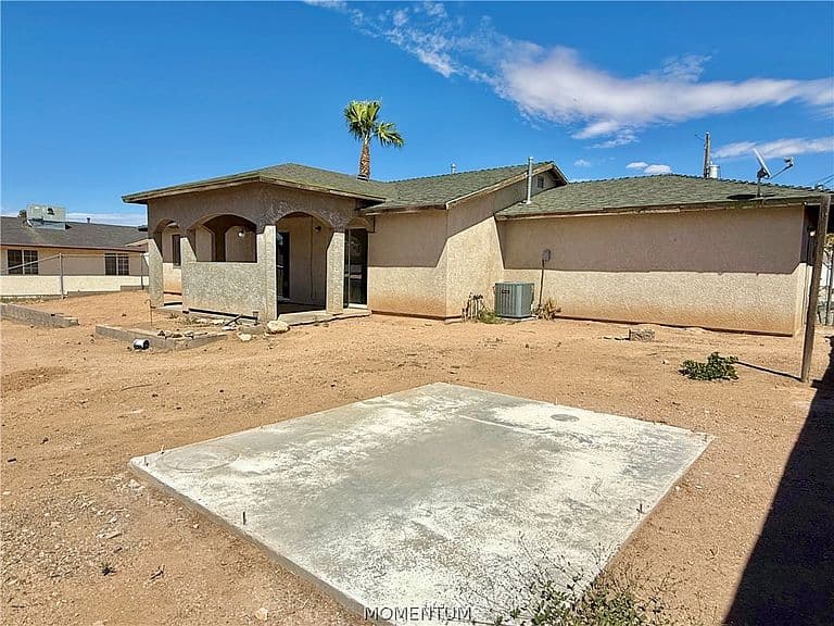3253 N Clark Street photo 4