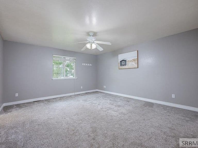 3860 E 390 N photo 4
