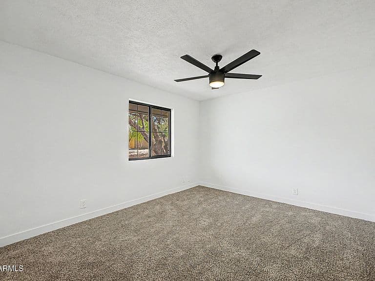 6416 E HOLIDAY Drive photo 5
