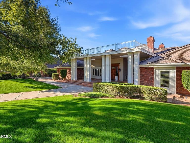 670 E ENCINAS Avenue photo 3
