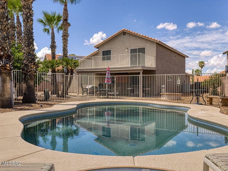 8816 N Old Well Pl photo 2