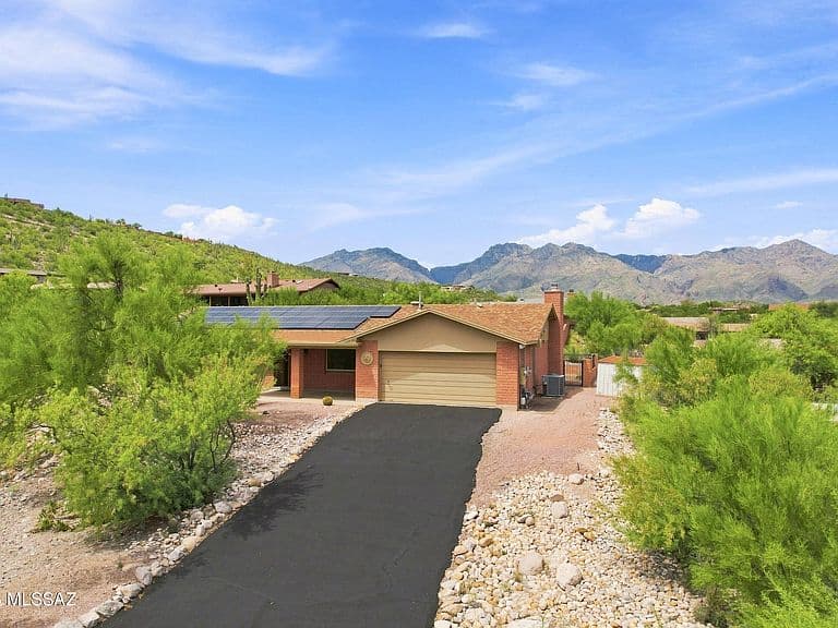 7221 E Clayridge Dr photo 2