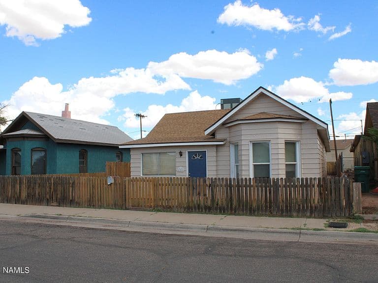 404 N Kinsley Ave photo 4