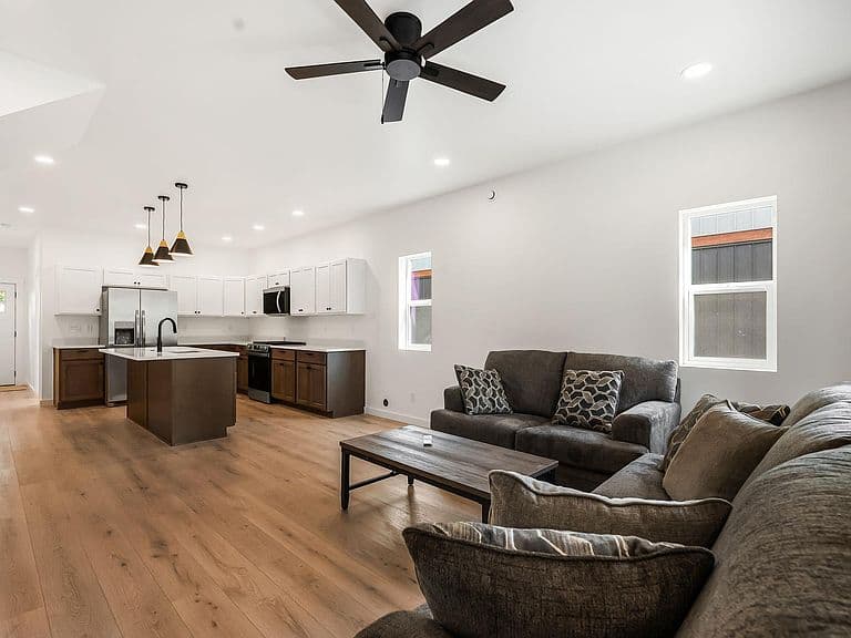 140 Carnelian Ave photo 4