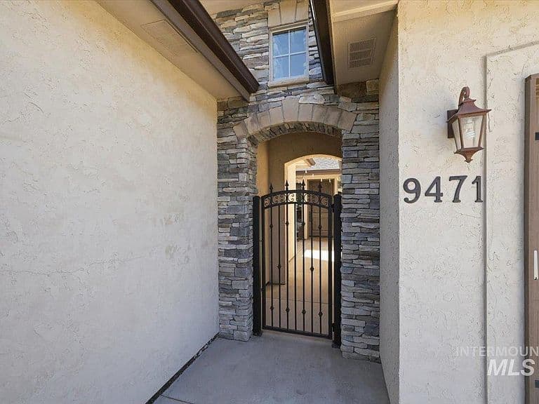 9471 W Thor Dr photo 2