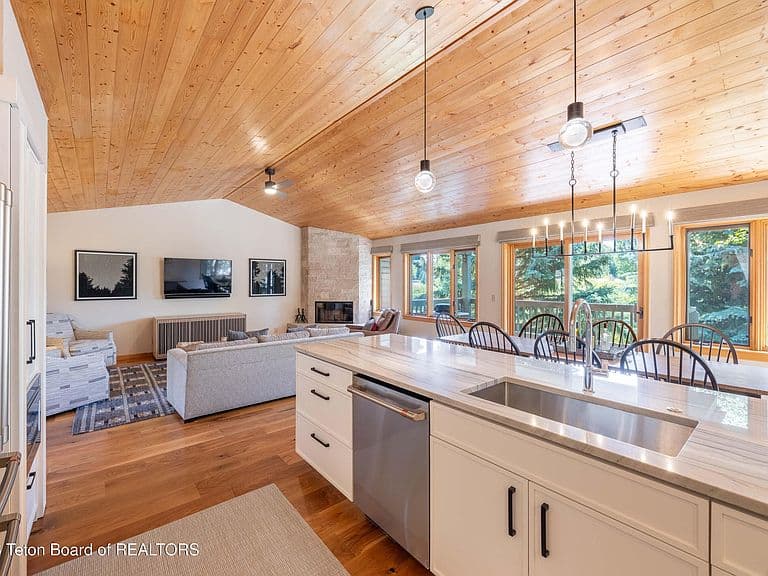 3940 N Pond Dr #13 photo 2