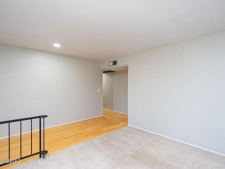 821 N Spur Cir photo 4