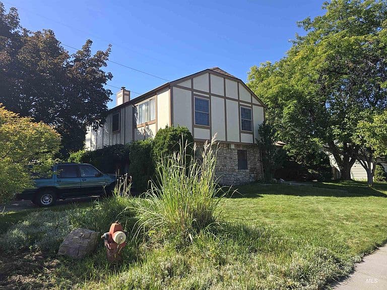 280 Meadows Ln photo 3