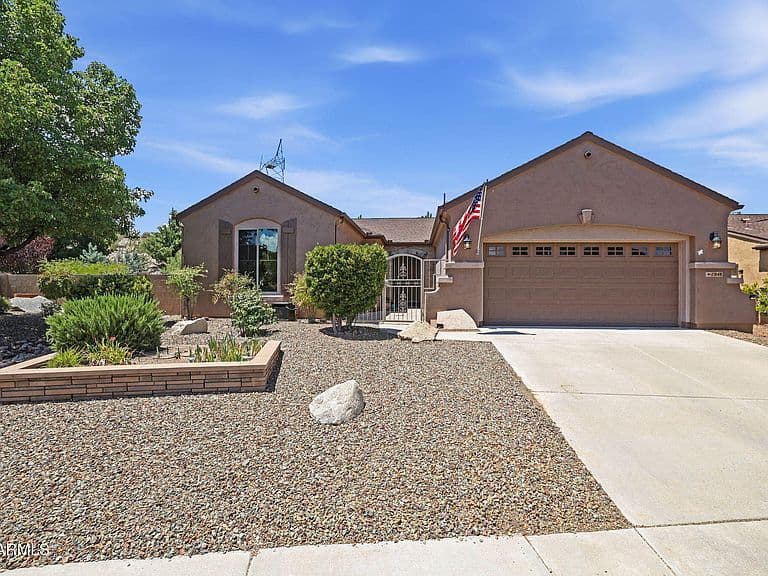 1048 N HOBBLE STRAP Street photo 1