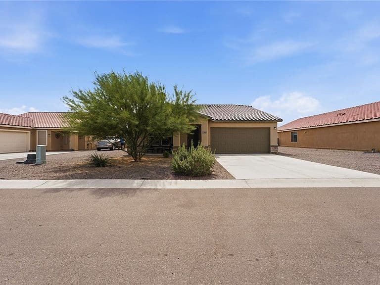 3466 E Ames Avenue photo 2