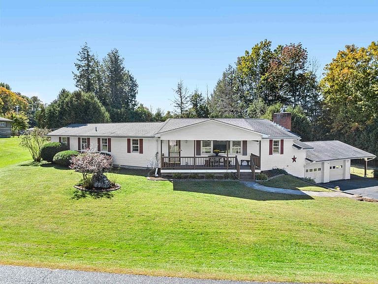 15 Oak Drive photo 1