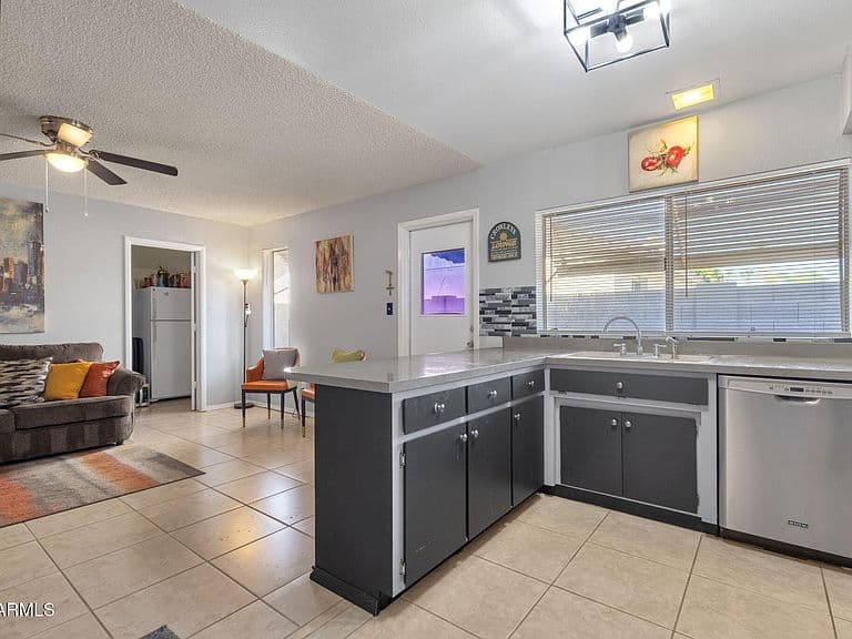 2124 E COLGATE Drive photo 3