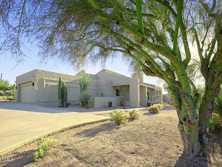 8249 E CAREFREE Drive photo 5