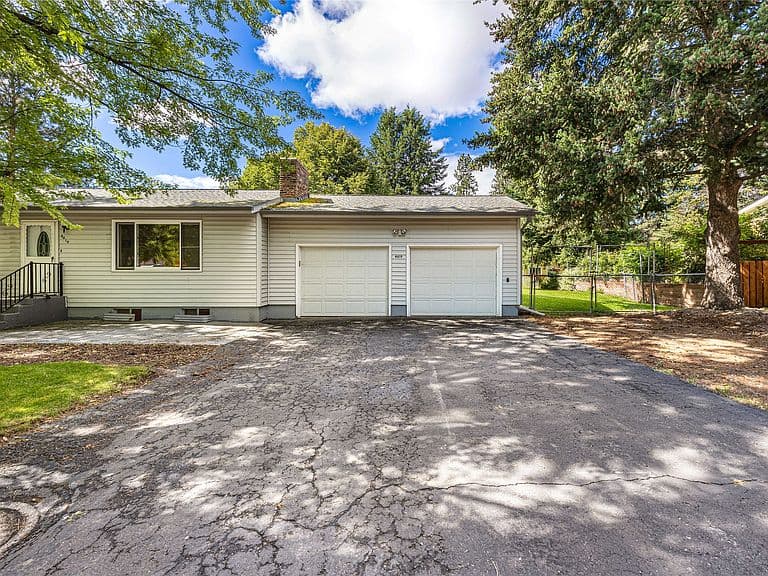 4619 Larch Ave photo 2