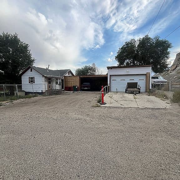 602 Dewar Dr photo 2