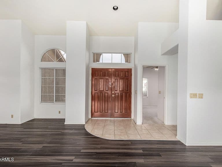 9007 W Kerry Ln photo 5