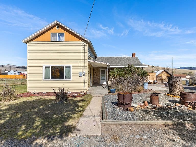 211 2nd Ave photo 1