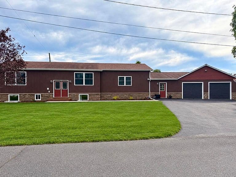 23 Columbus Dr photo 1
