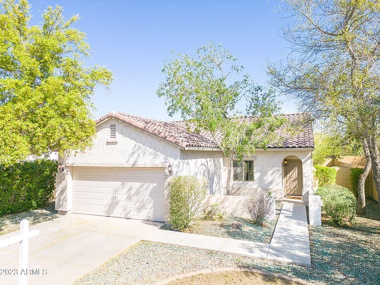 19386 W JEFFERSON Street photo 1