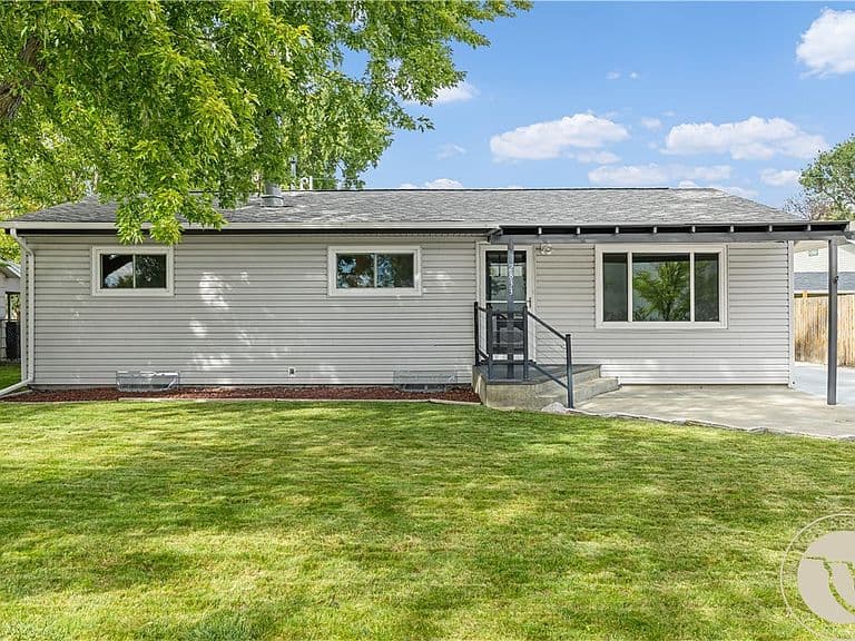 2833 Belvedere Dr photo 2