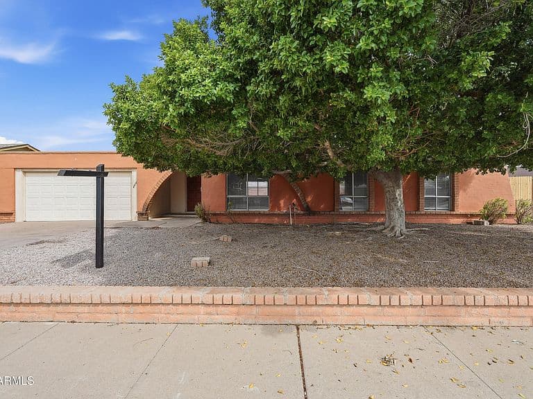 4616 W SAGUARO Drive photo 2