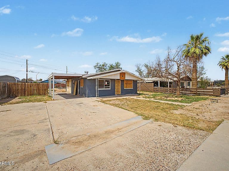 212 6TH Avenue W photo 1