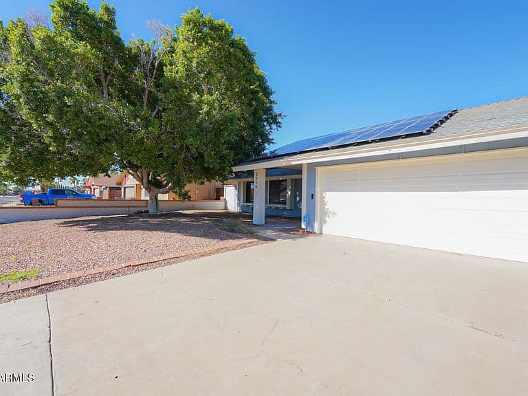 3950 W HEARN Road photo 1