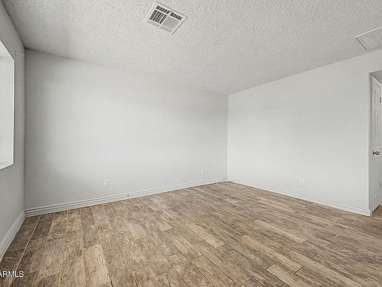 219 N LINCOLN Avenue photo 5