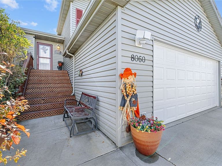 8060 Canyon Dr photo 5