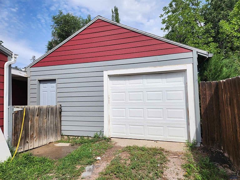 124 E Saint Anne St photo 3