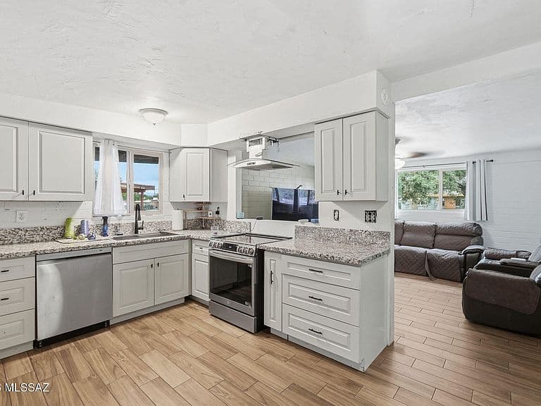 8325 E Louise Dr photo 2