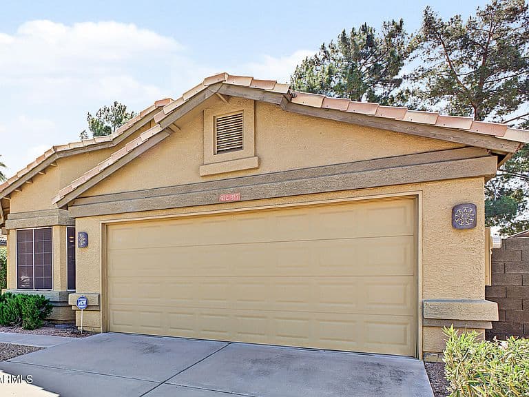 4237 E MORROW Drive photo 4