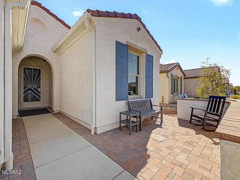 1372 E Quartzite Way photo 2