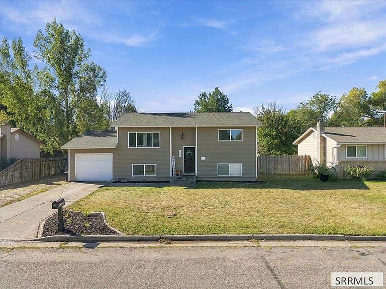 3360 E Circle South Dr photo 1